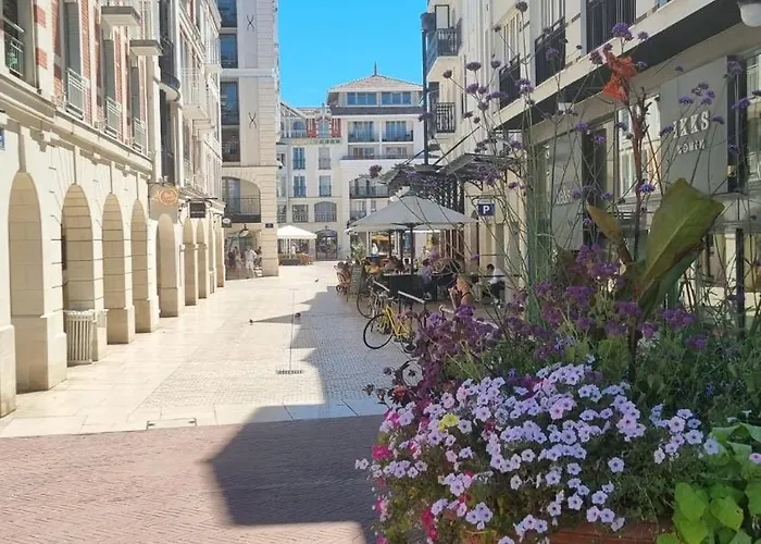 Apartment On Place Des Marquises, *